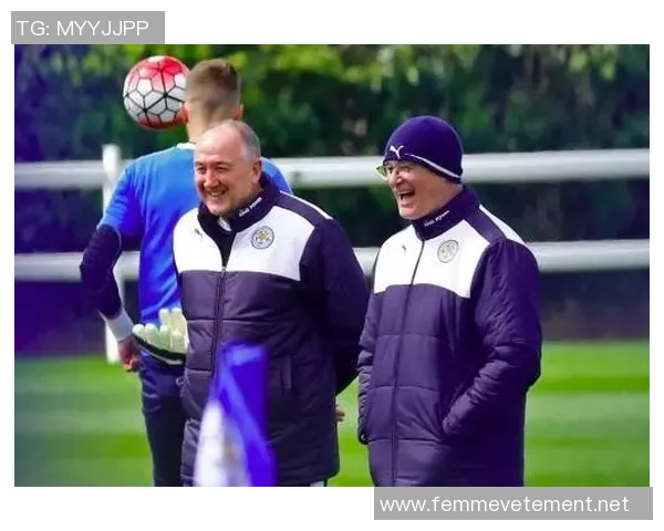 球探眼中的足球明星揭秘他们的成长历程与辉煌成就